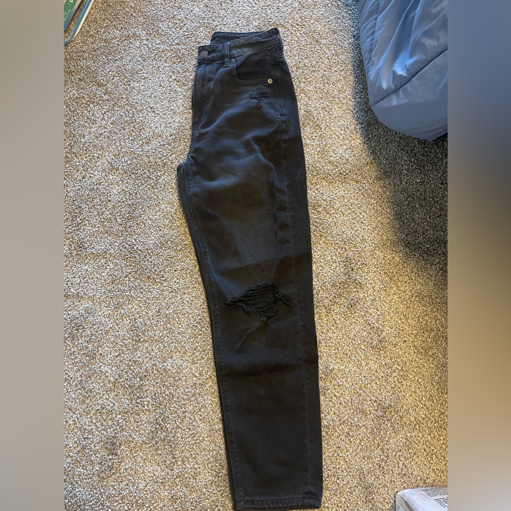 AE American Eagle Black High Waist Mom Jeans | Size 2